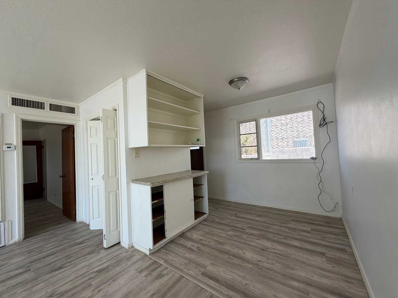 609 W 11th St - Photo 4 of 7