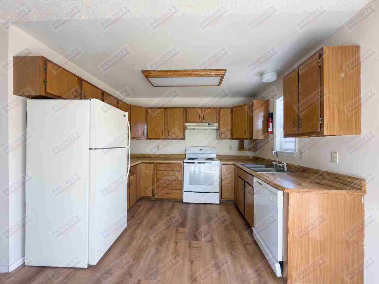 7104 Robin Dr - Photo 6 of 11