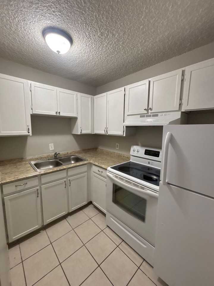 1802-1806 E LaSalle Street - Photo 3 of 19