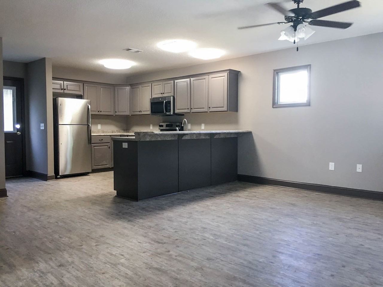 440 S College St - Photo 2 of 13