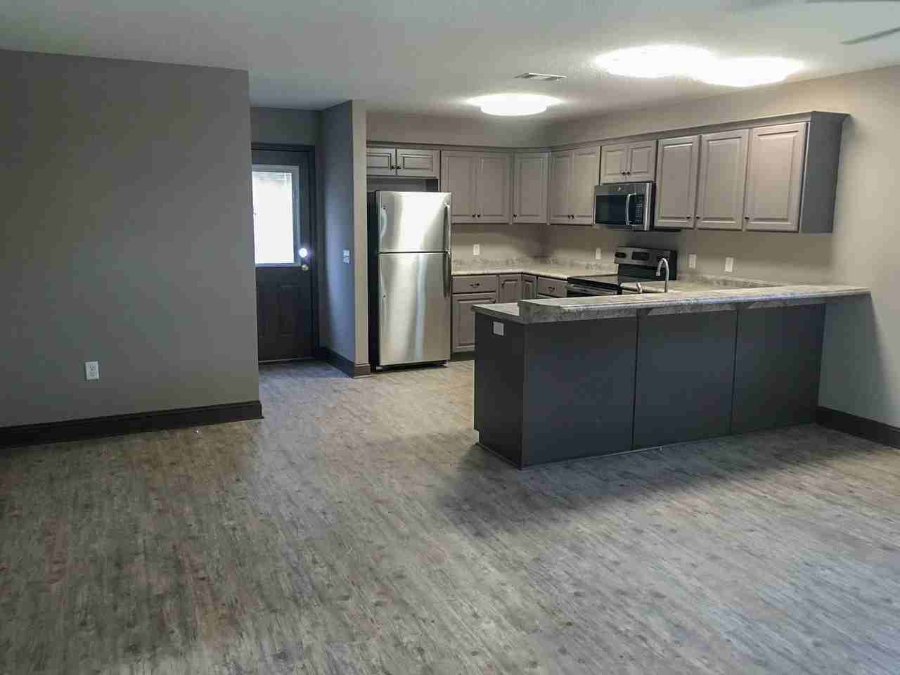 440 S College St - Photo 3 of 13