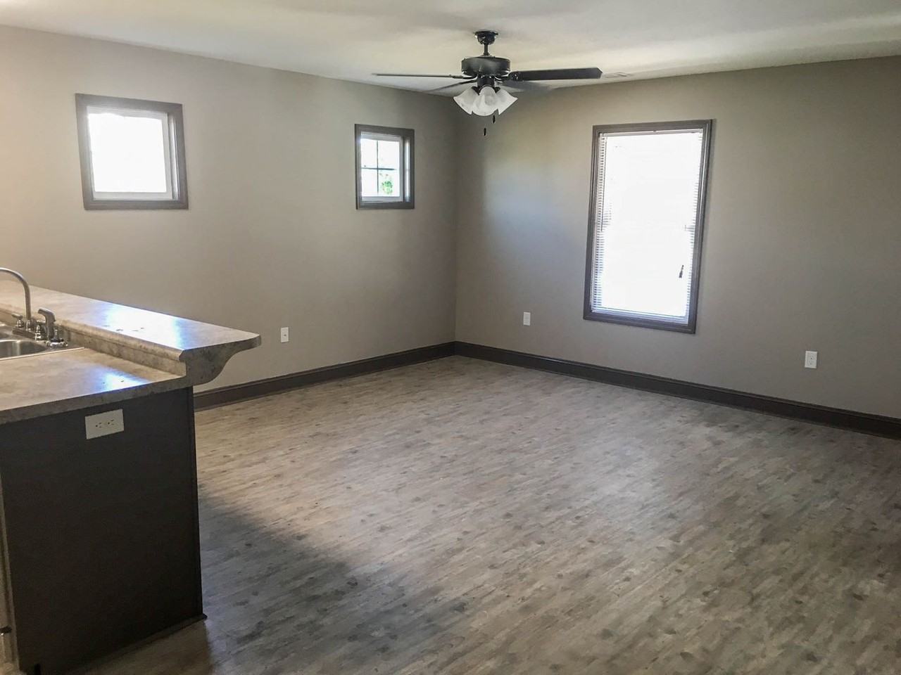 440 S College St - Photo 4 of 13