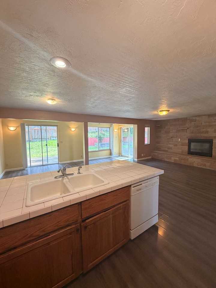 2611 Park Forest Dr - Photo 5 of 30