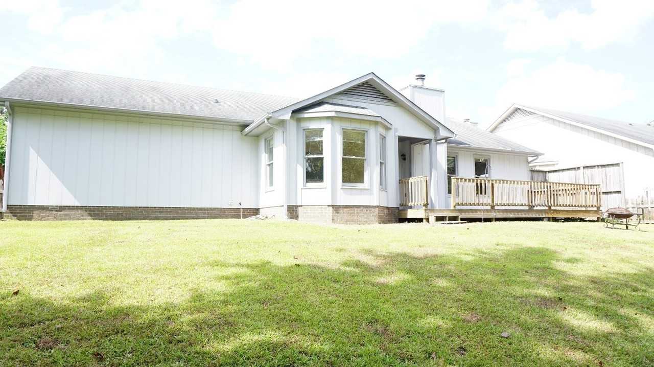 1335 Oak Knolls Dr - Photo 2 of 2