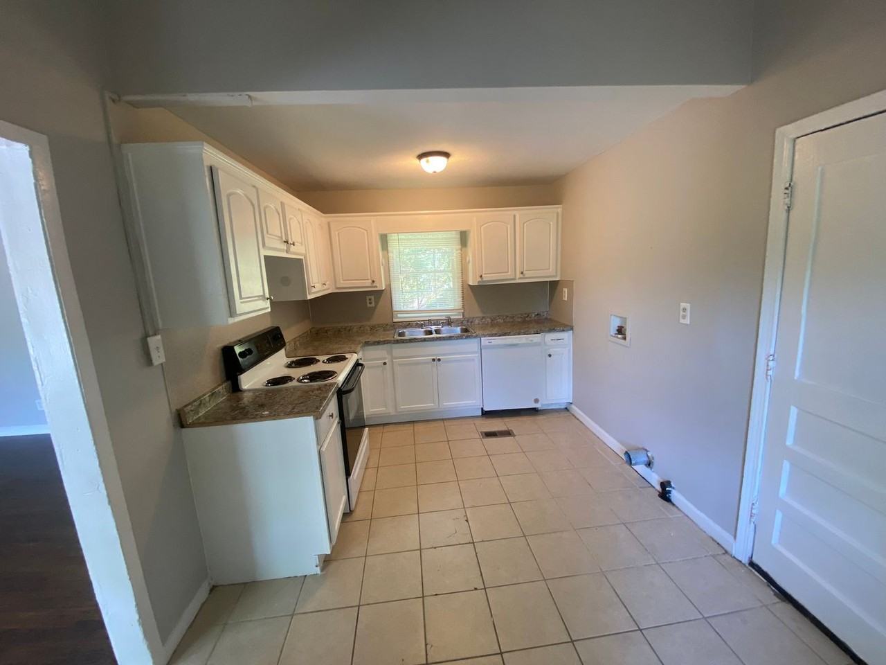 3459 Boby Dr - Photo 4 of 14