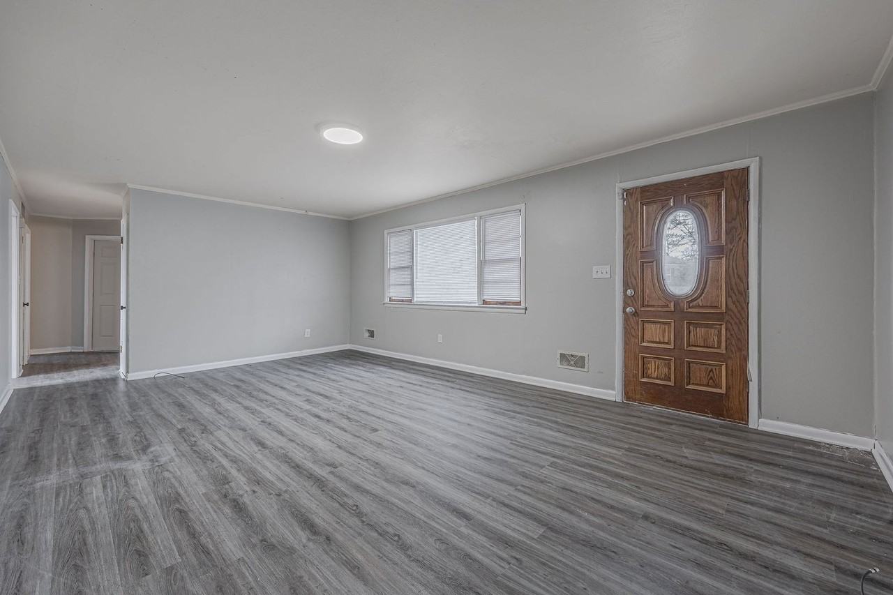 1816 Greenwood St - Photo 2 of 6