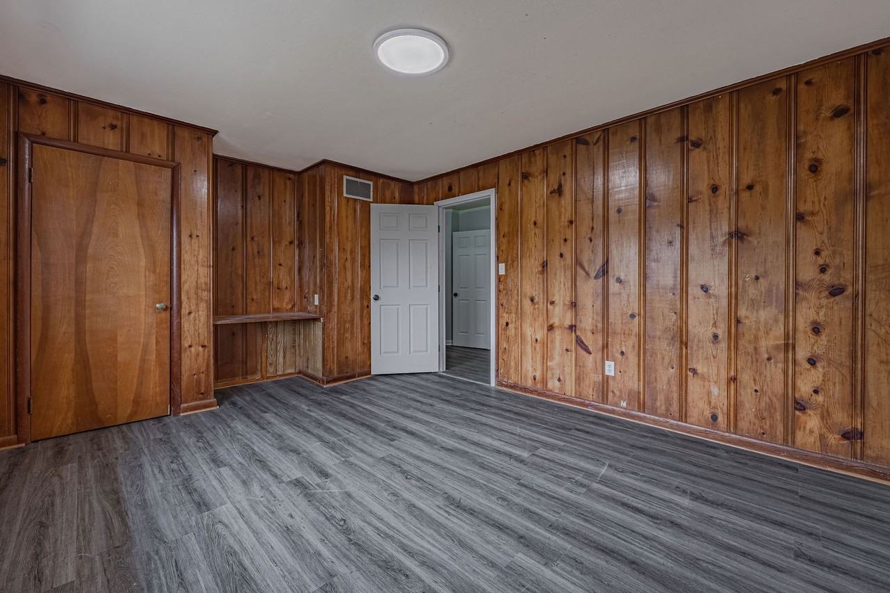 1816 Greenwood St - Photo 4 of 6