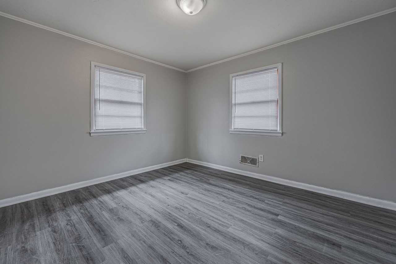 1816 Greenwood St - Photo 6 of 6