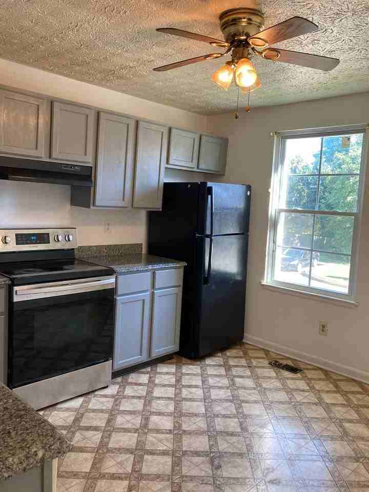 1022 Agate Dr - Photo 5 of 17