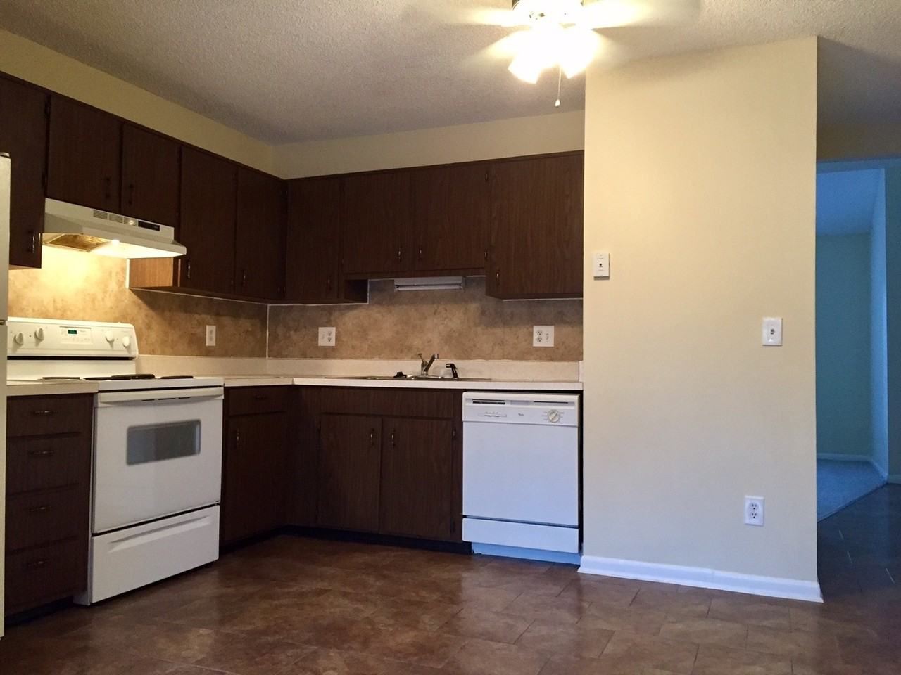 828 W 25th St - Photo 2 of 19