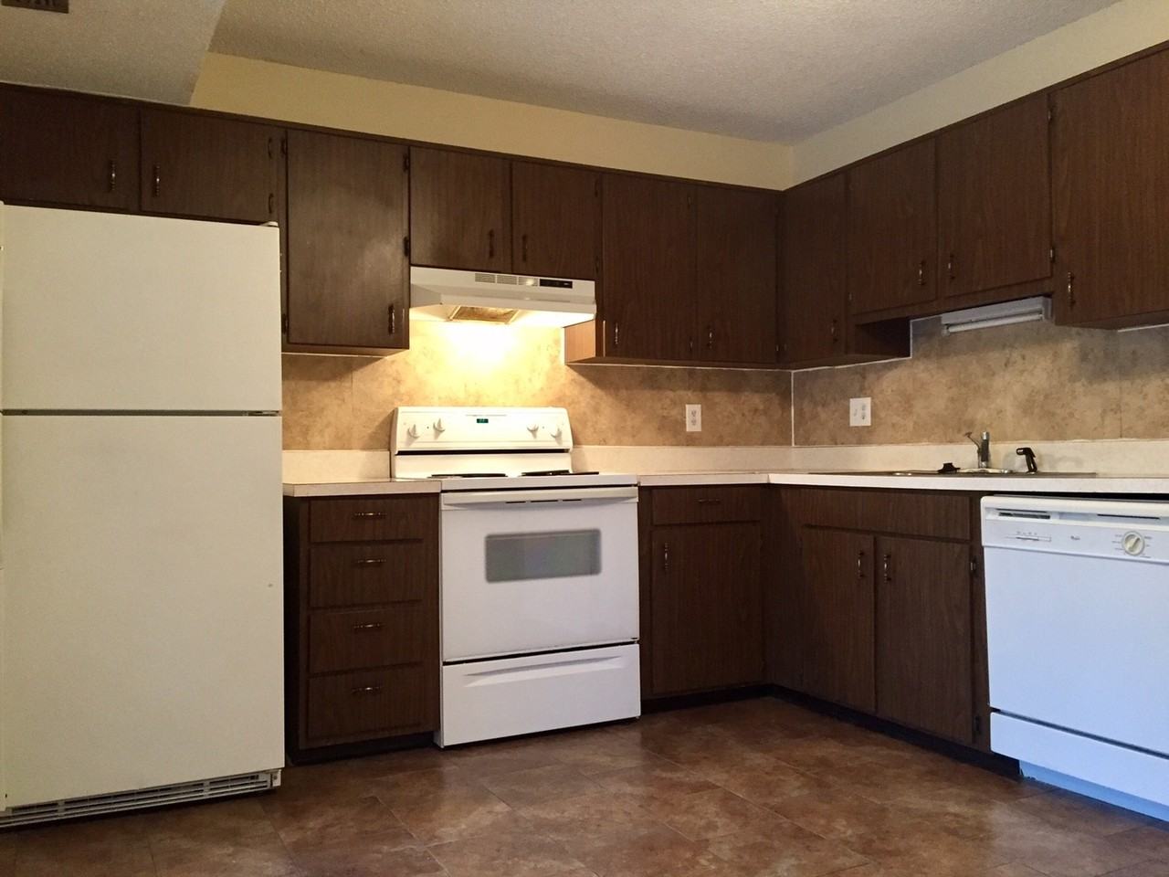 828 W 25th St - Photo 3 of 19