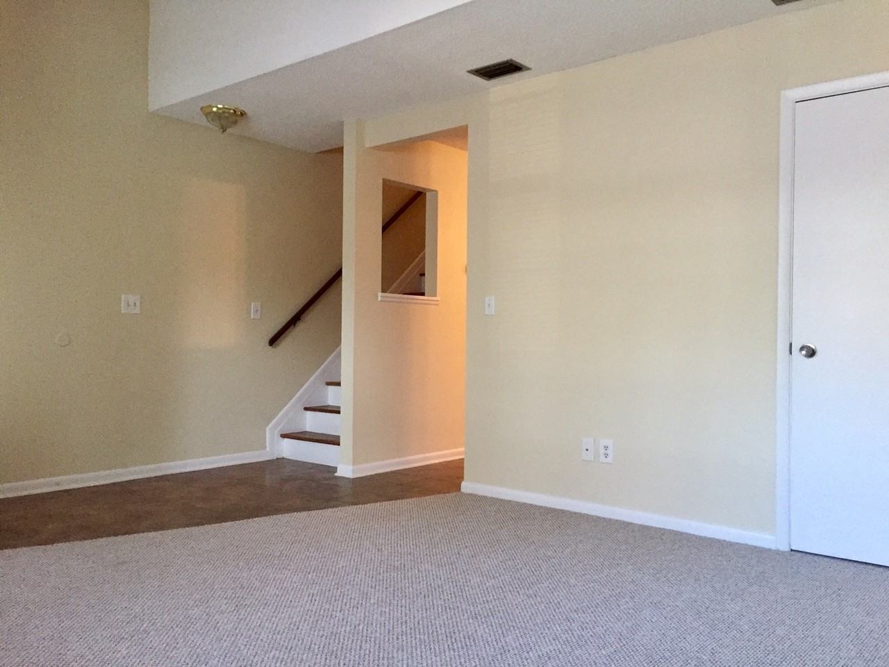 828 W 25th St - Photo 5 of 19