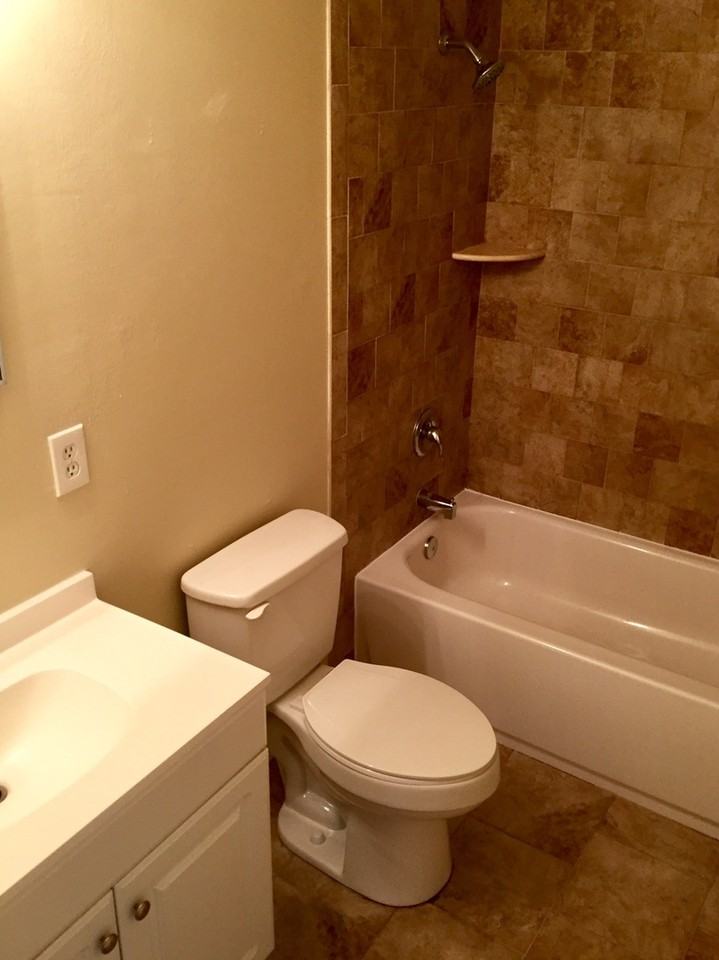 828 W 25th St - Photo 7 of 19