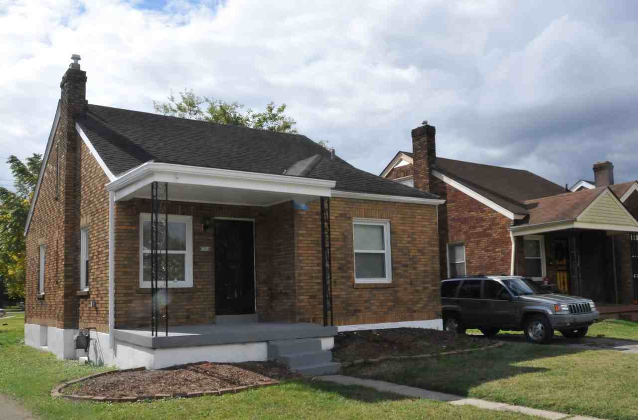 1702 Harold Ave - Photo 2 of 18