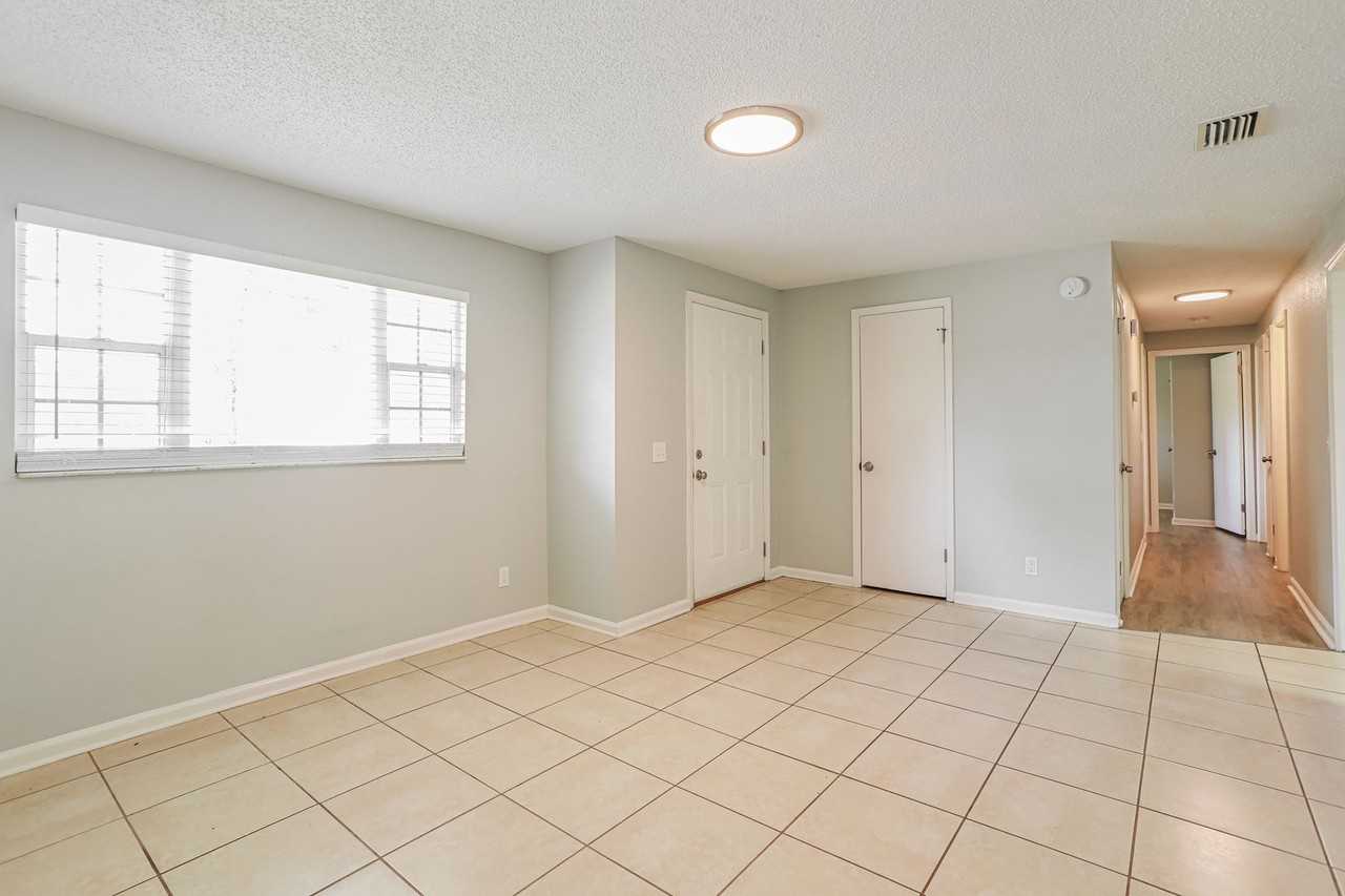 9307 Ida St - Photo 4 of 16