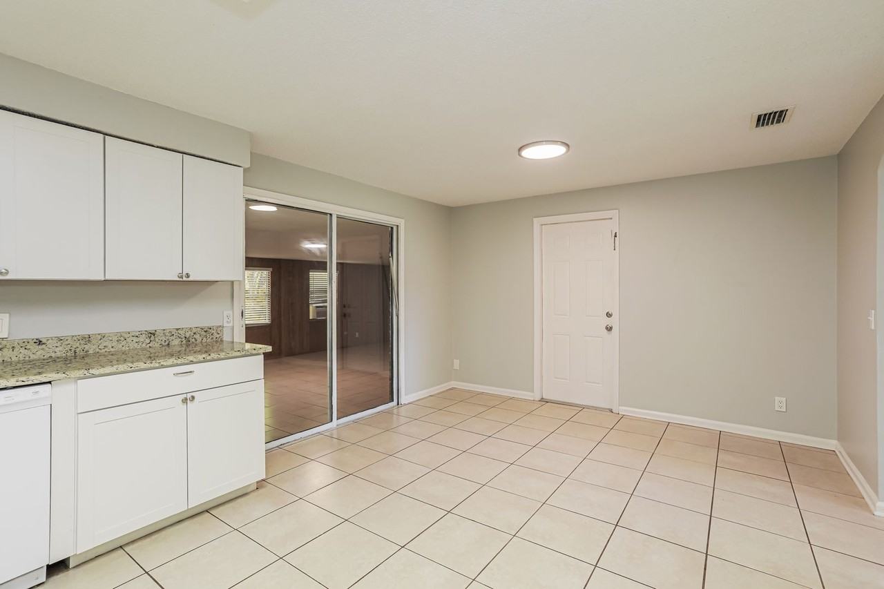 9307 Ida St - Photo 6 of 16