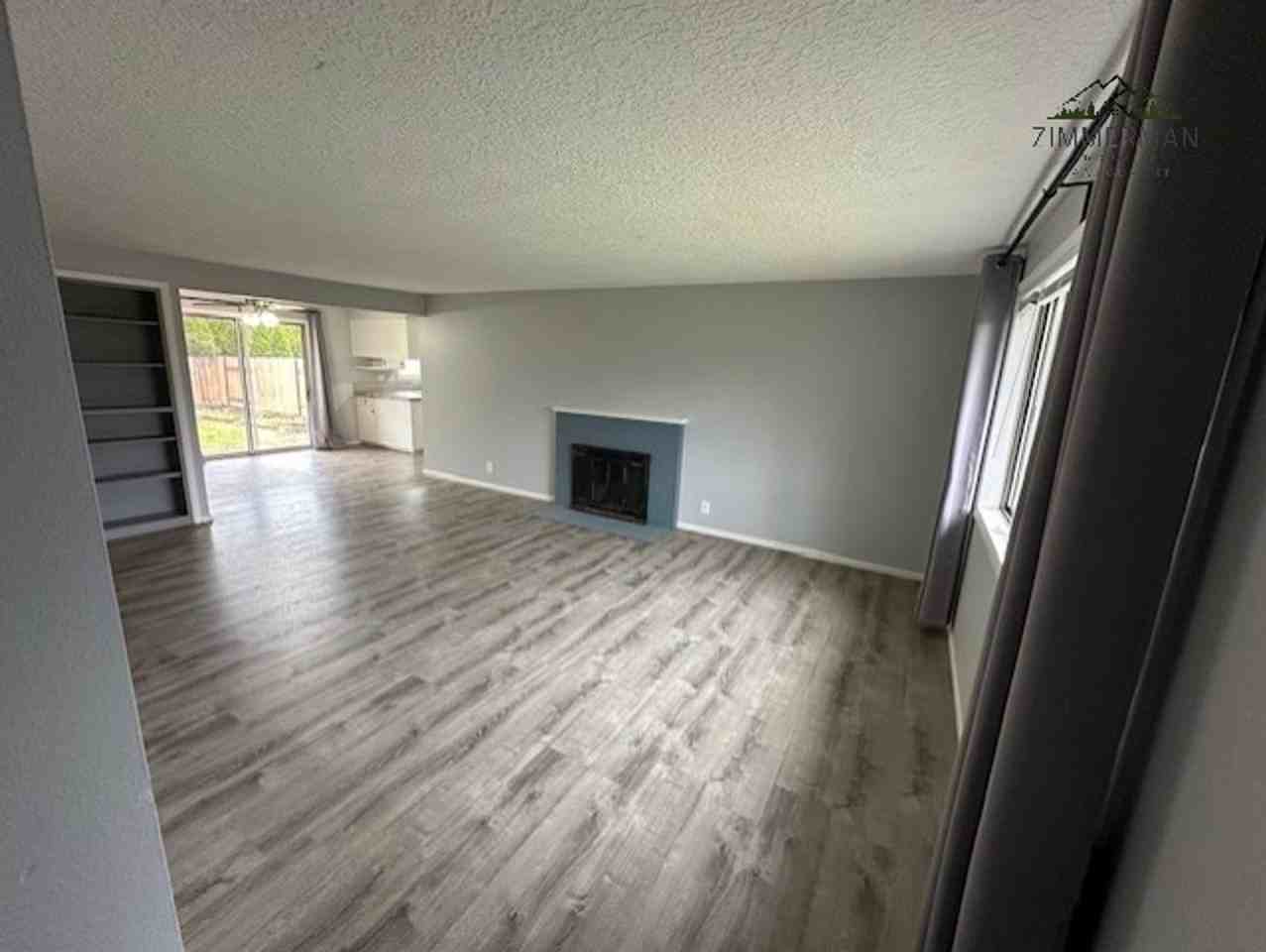 935 Sand Ave - Photo 2 of 12