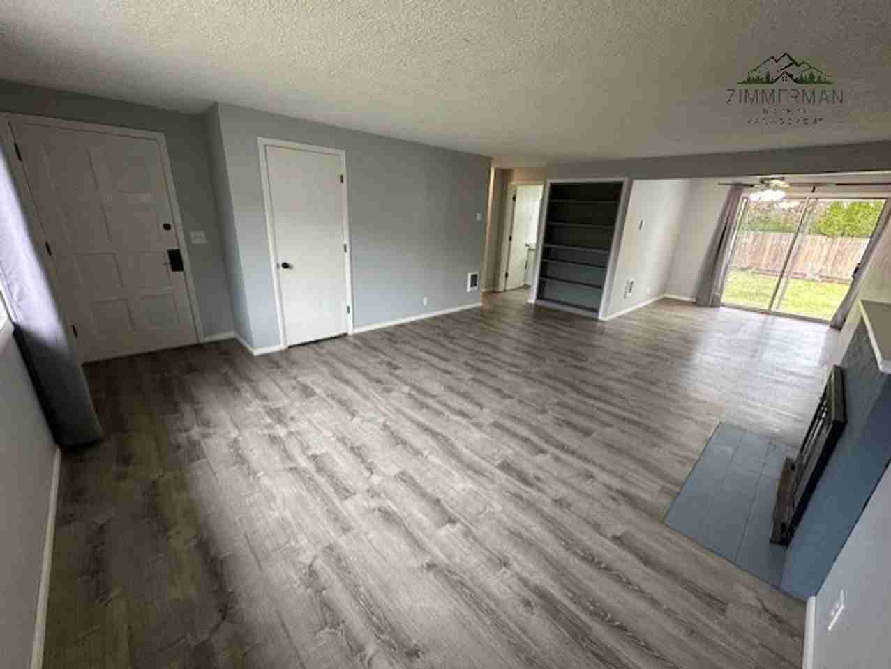 935 Sand Ave - Photo 3 of 12