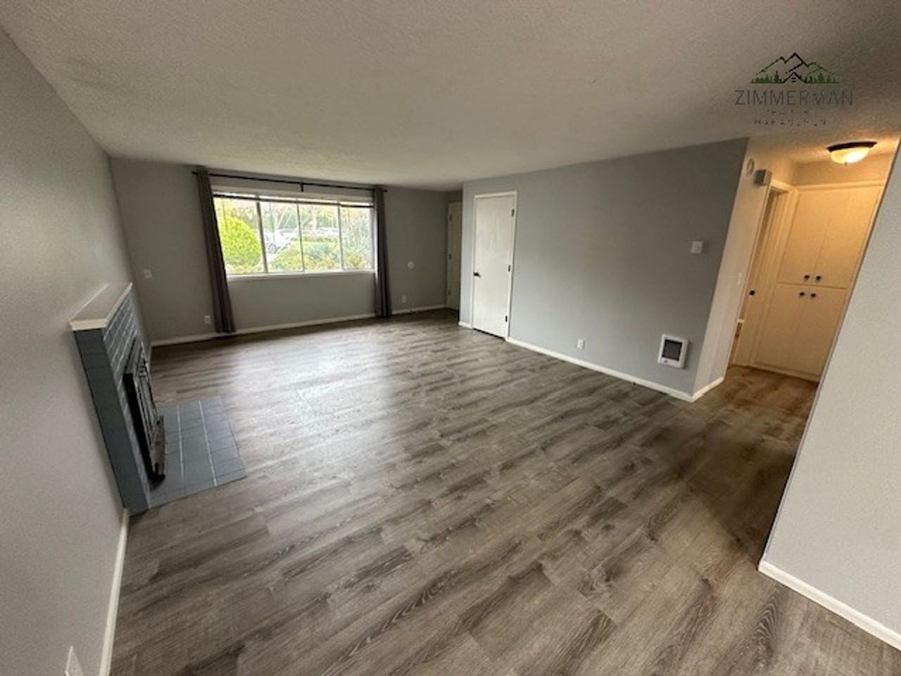 935 Sand Ave - Photo 4 of 12