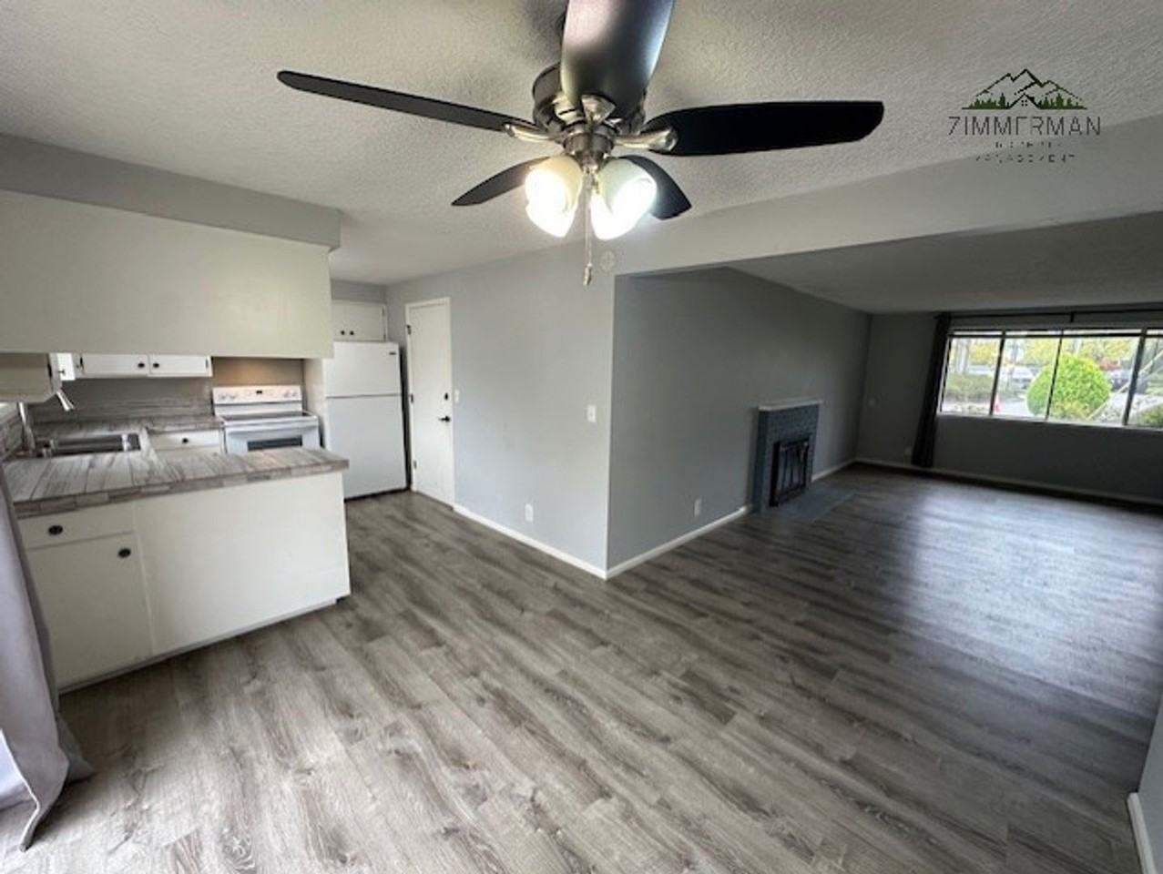 935 Sand Ave - Photo 5 of 12