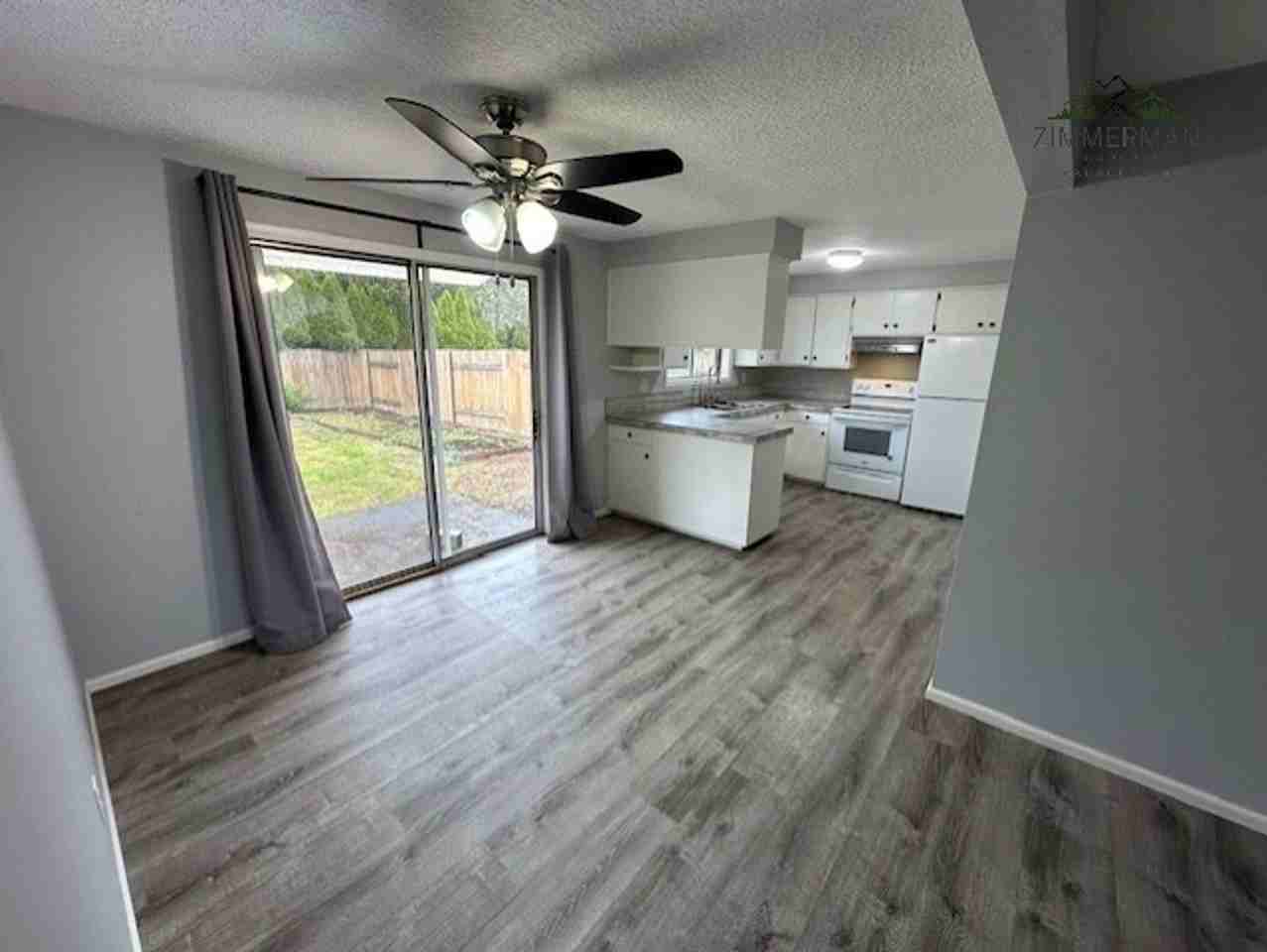 935 Sand Ave - Photo 6 of 12