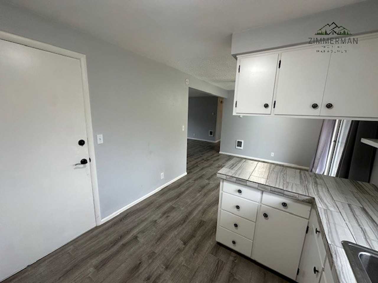 935 Sand Ave - Photo 7 of 12