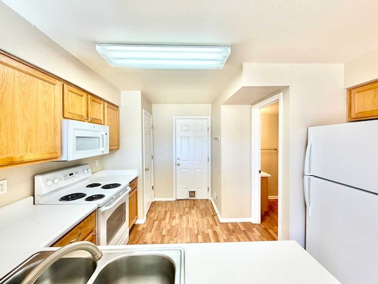 1085 W 112th Ave #B - Photo 4 of 27