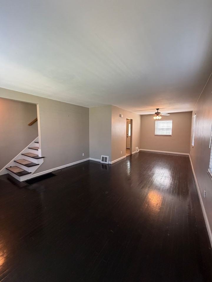 713 S Broadleigh Rd - Photo 2 of 14