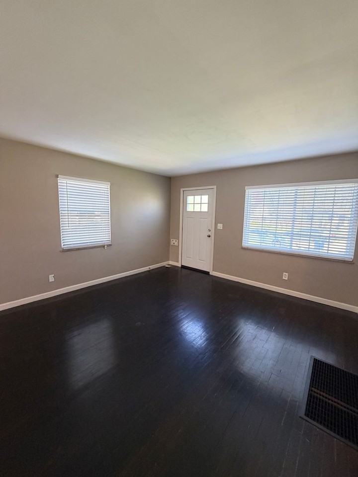 713 S Broadleigh Rd - Photo 3 of 14