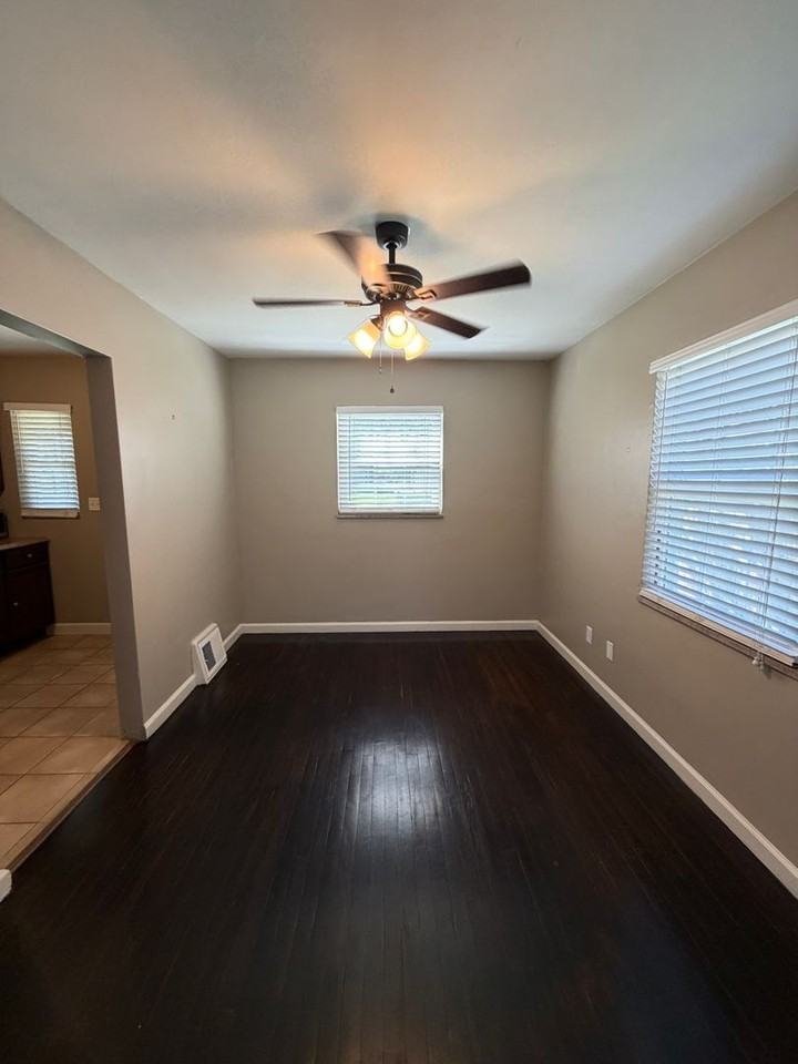 713 S Broadleigh Rd - Photo 4 of 14