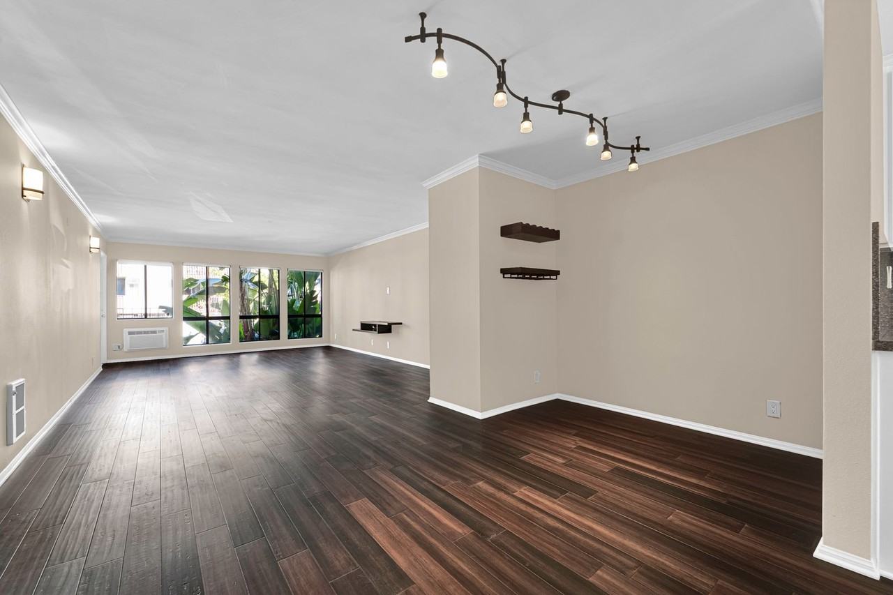 837 N West Knoll Dr #111 - Photo 3 of 25