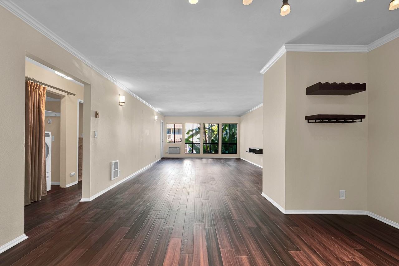 837 N West Knoll Dr #111 - Photo 4 of 25