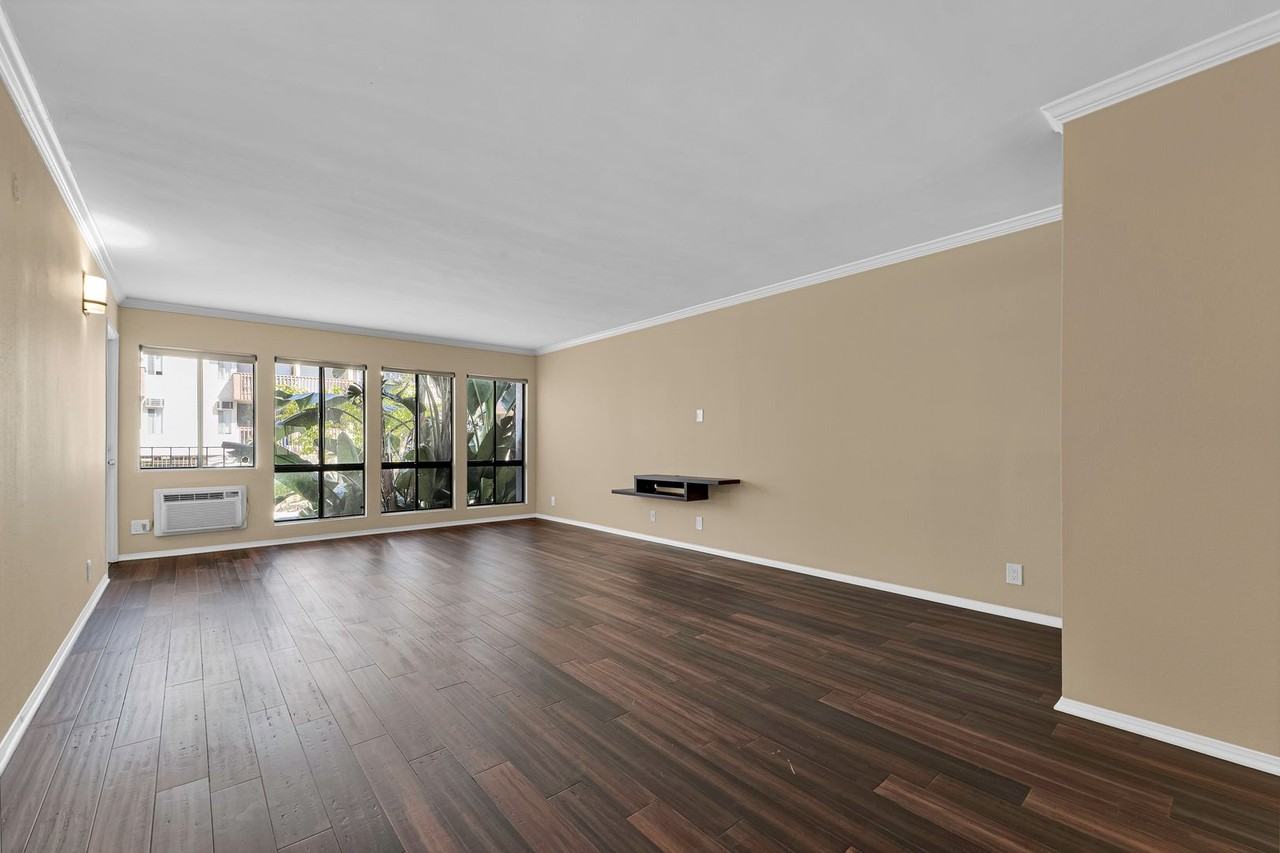 837 N West Knoll Dr #111 - Photo 5 of 25