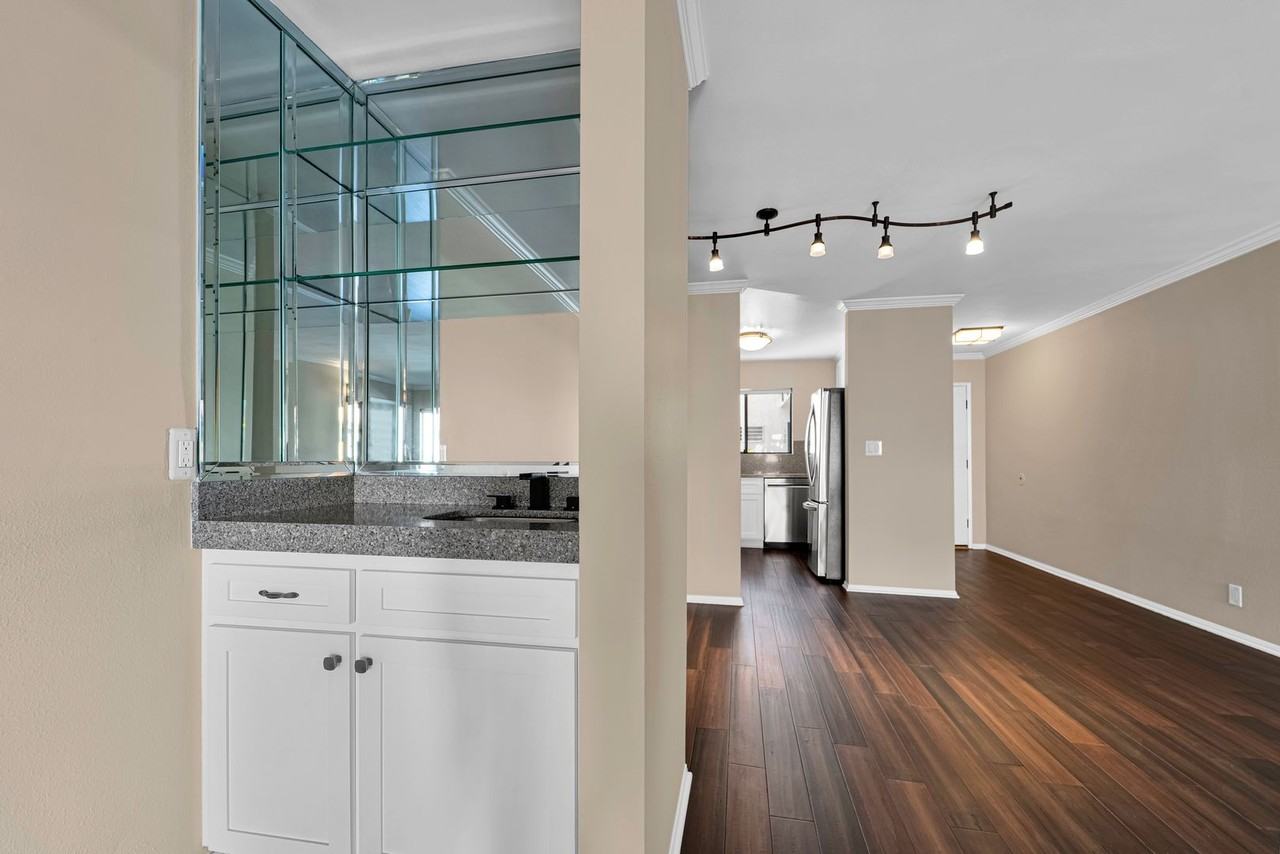 837 N West Knoll Dr #111 - Photo 7 of 25