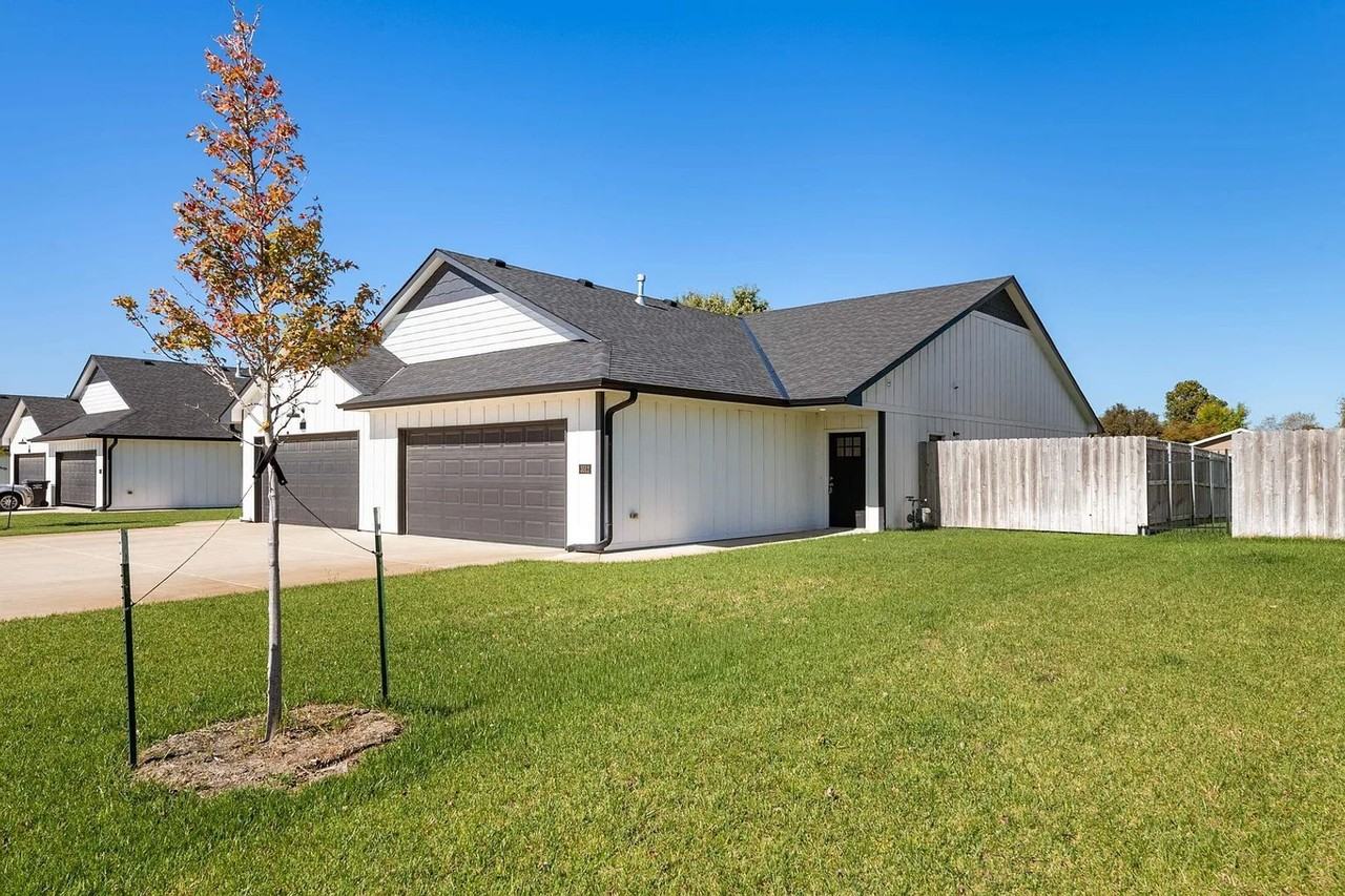 3518 W 45th St S - Photo 2 of 30