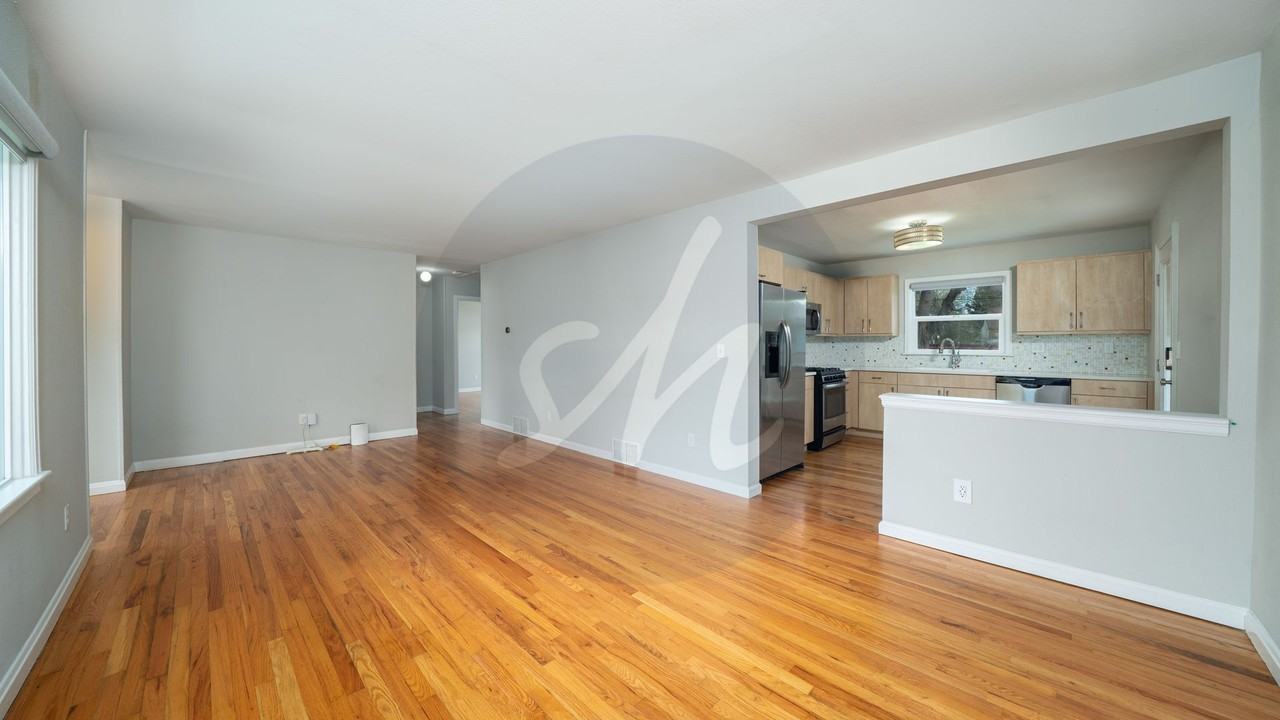 2323 Magellan St - Photo 4 of 21