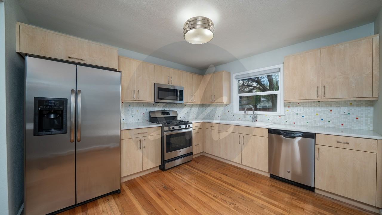 2323 Magellan St - Photo 5 of 21