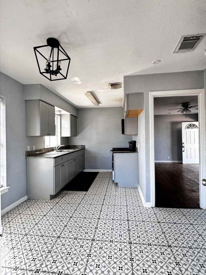 114 Woley Dr - Photo 5 of 12