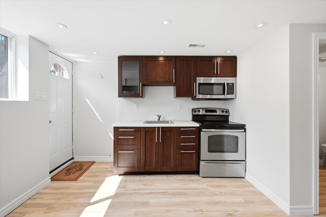 562 Greenhill Ave - Photo 2 of 10