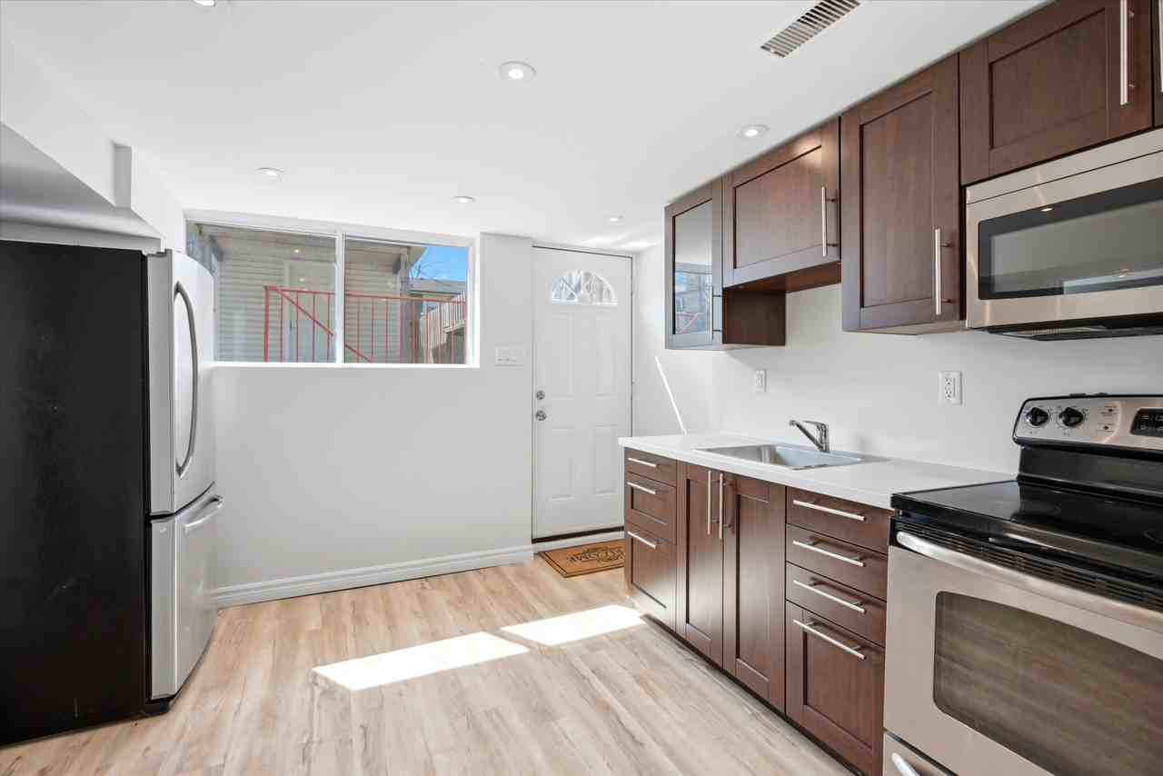 562 Greenhill Ave - Photo 3 of 10