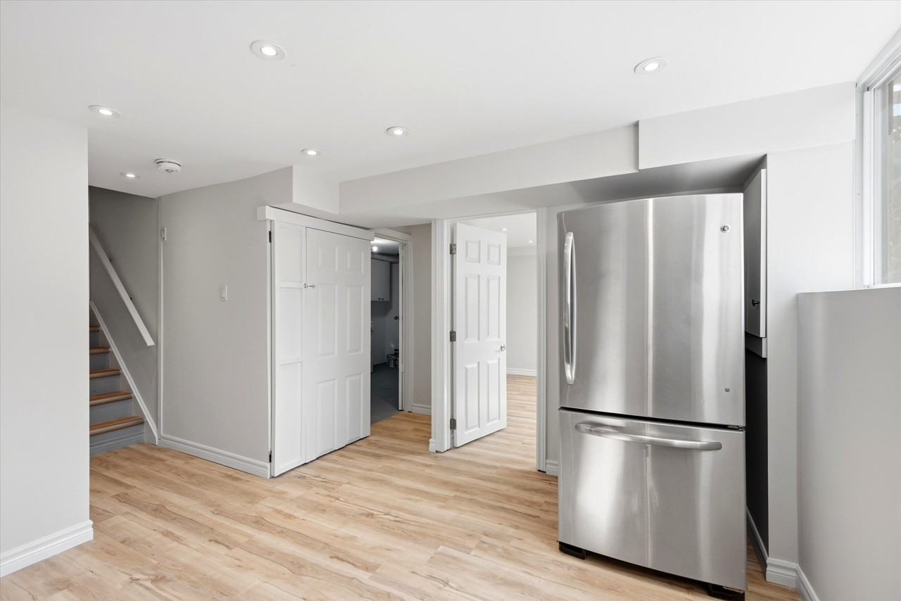 562 Greenhill Ave - Photo 4 of 10