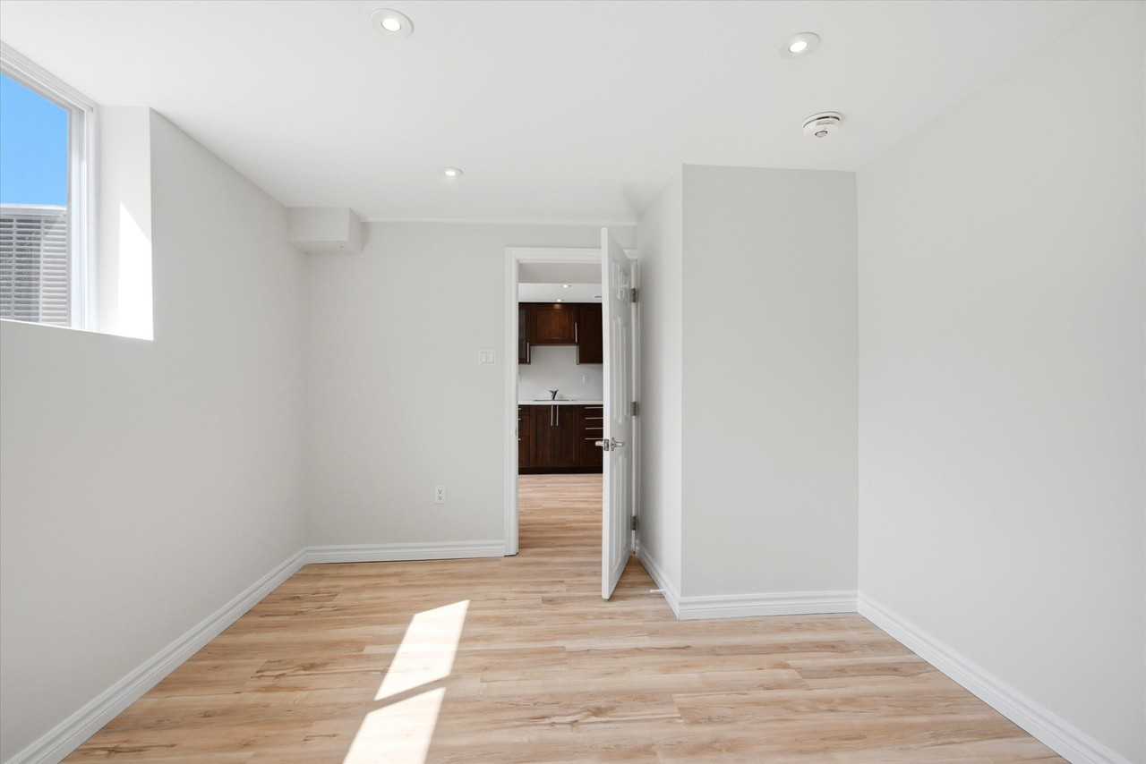 562 Greenhill Ave - Photo 5 of 10