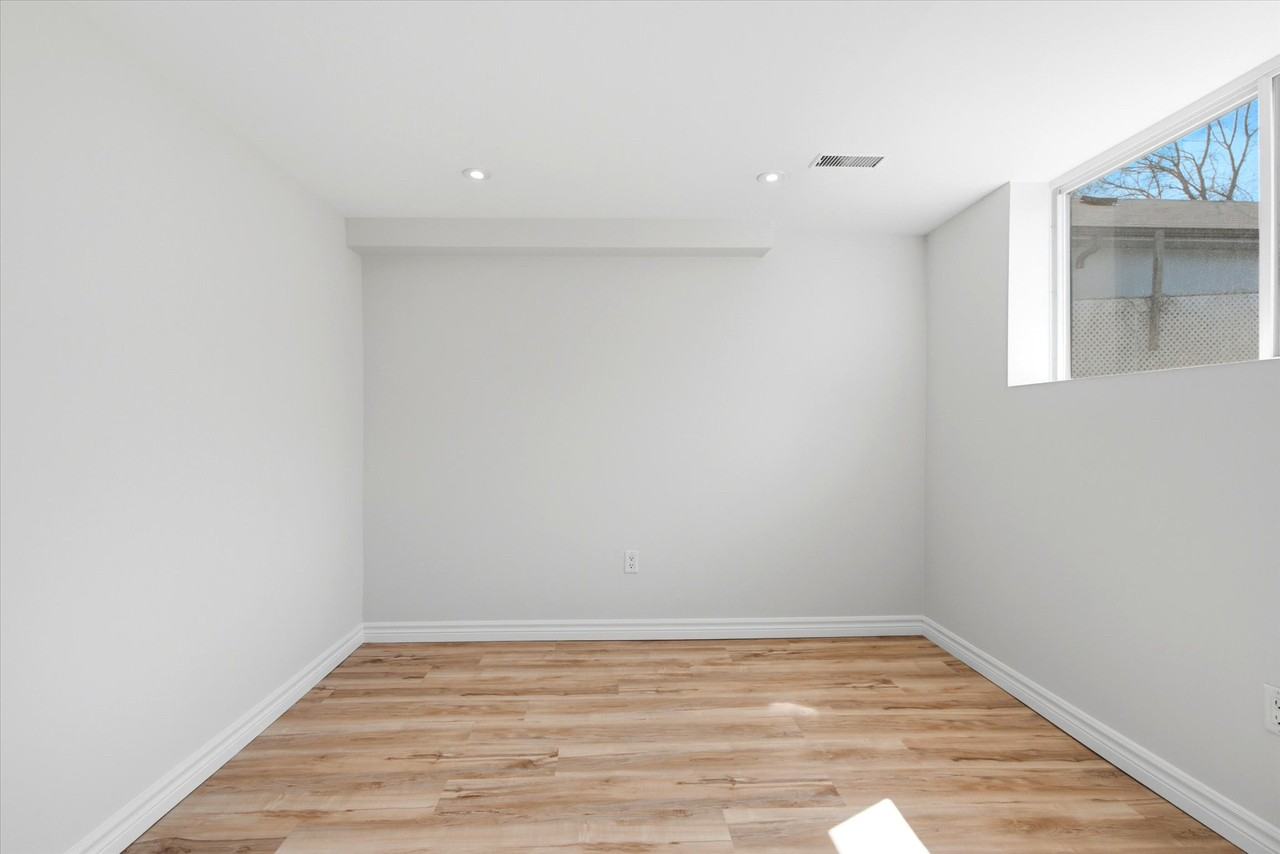 562 Greenhill Ave - Photo 7 of 10