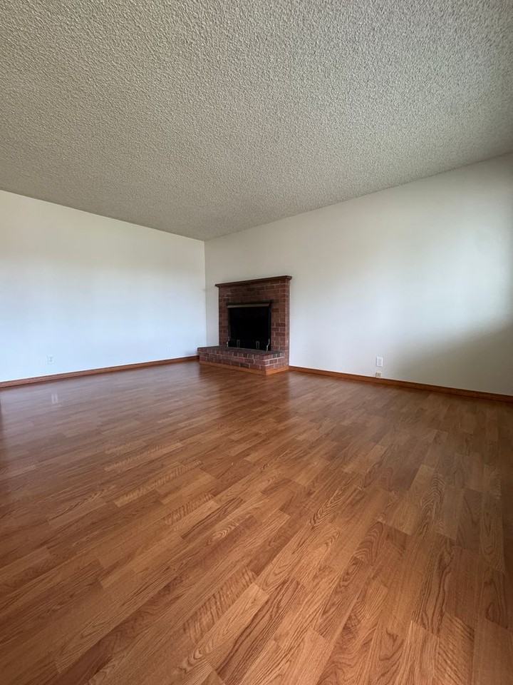 1106 Clinton Dr - Photo 2 of 21