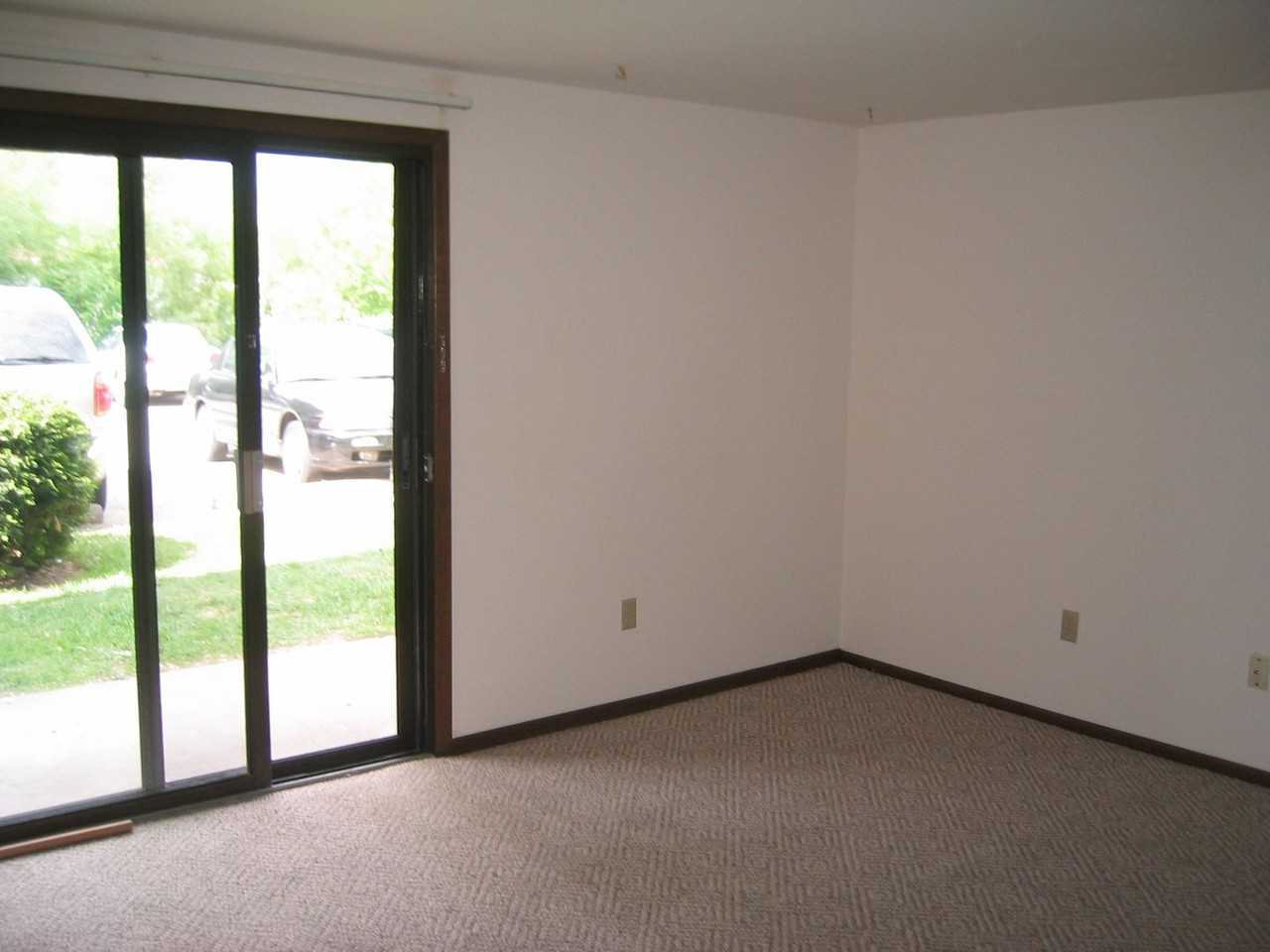 1526 Kenilworth Apartments - Photo 7 of 19