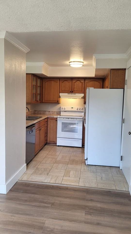 newly updated 2 bed 1 bath apartment in North Auburn $1775 - Photo 3 of 14