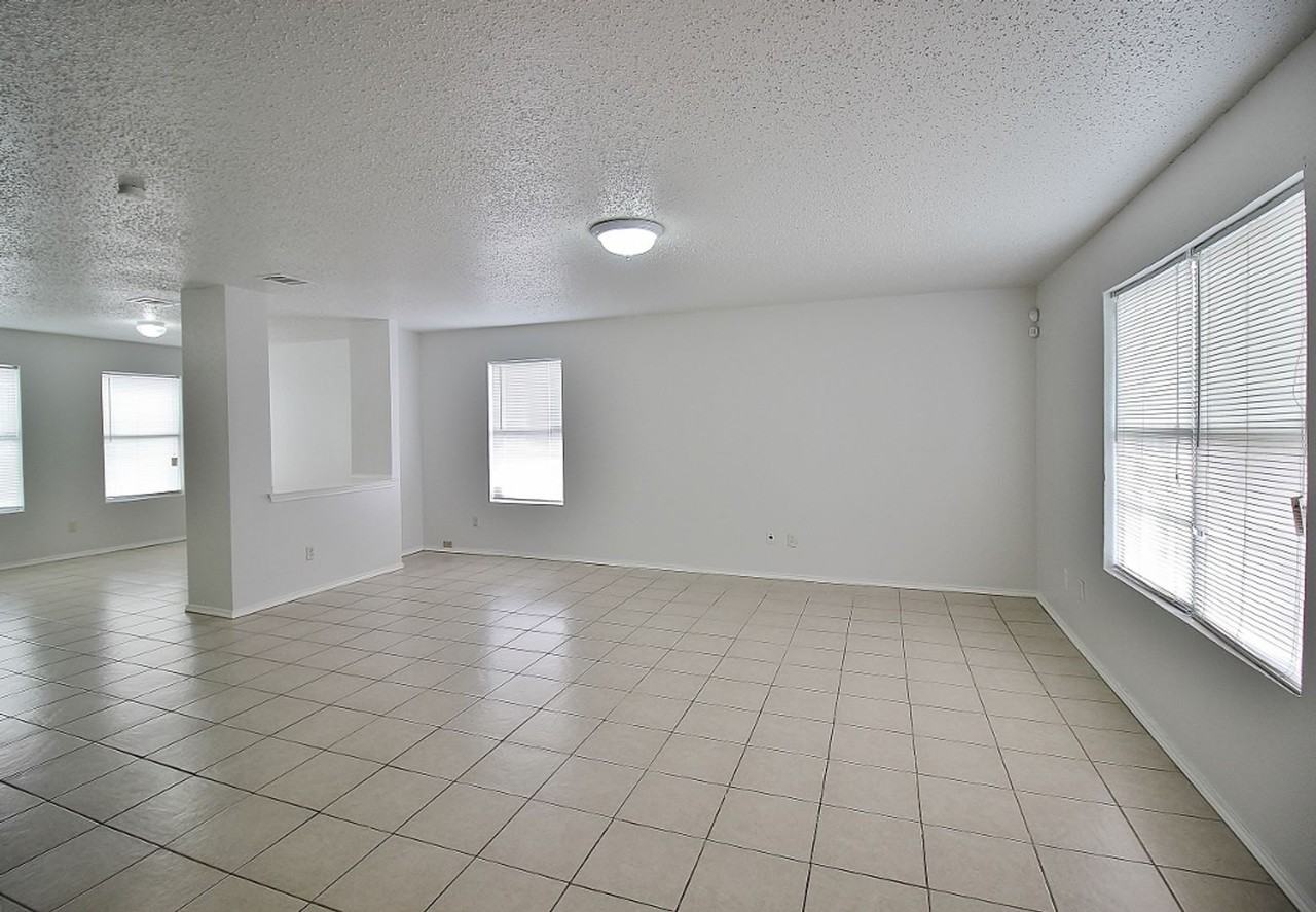 3325 Tioga St - Photo 3 of 15