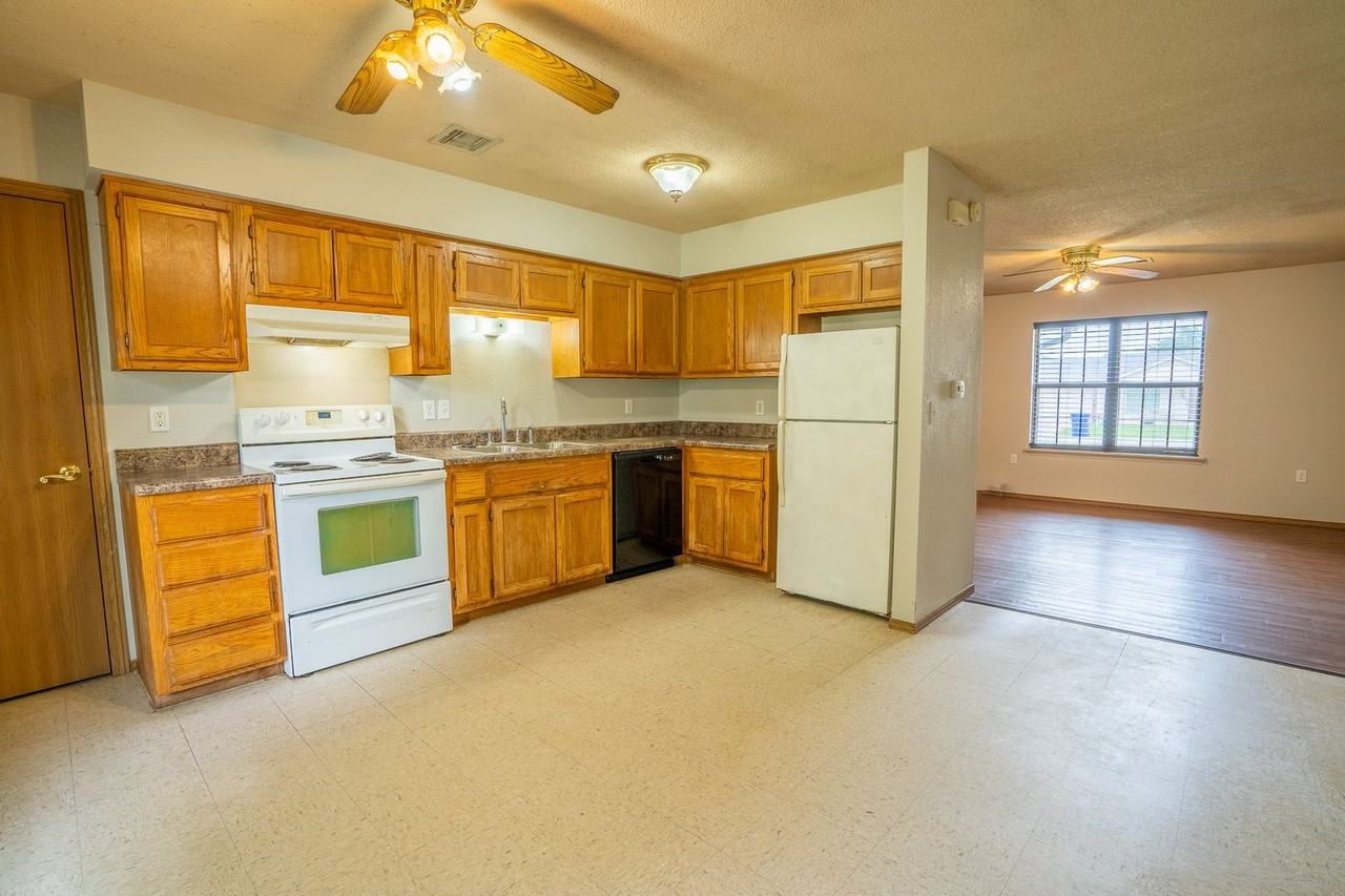 20978 E 37th St S - Photo 6 of 16