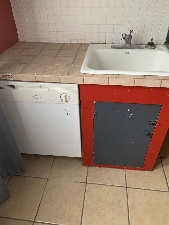 1304 Clay St - Photo 5 of 14