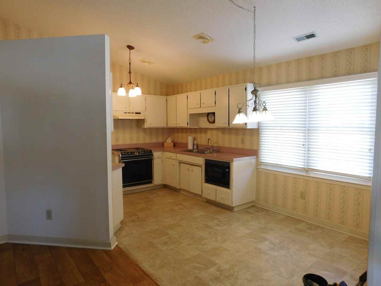 2801 Currituck Ct - Photo 4 of 15
